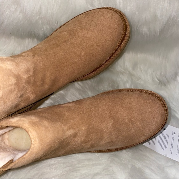 Ugg boots size 10 New in box - Picture 12 of 13